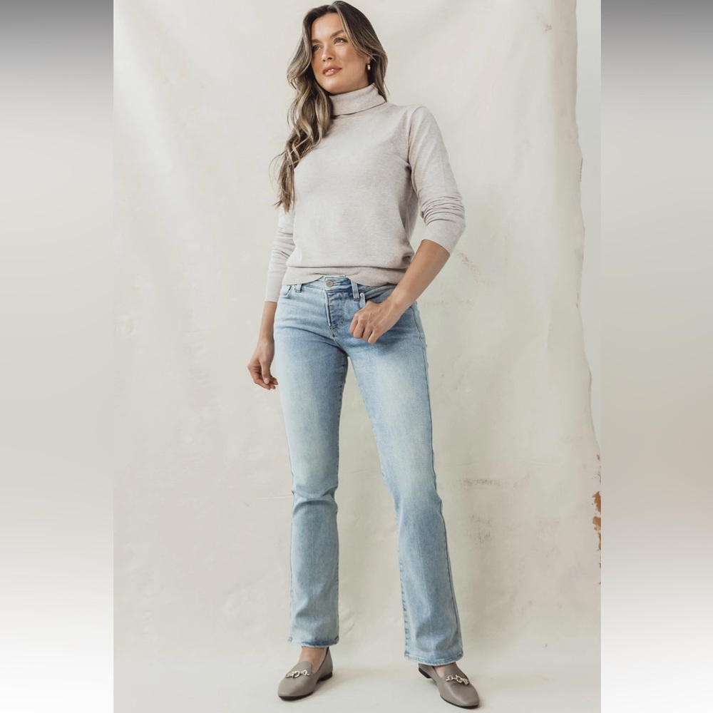 BLANQI DENIM
Postpartum Belly Support Flare Jeans - Light Stonewash